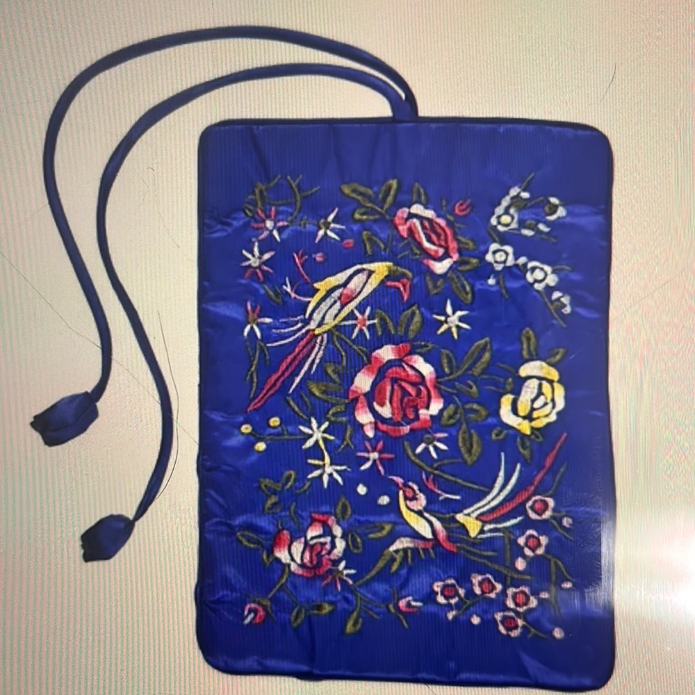 CLOSEOUT - Embroiled Satin Travel Jewelry Organizer.  NWT